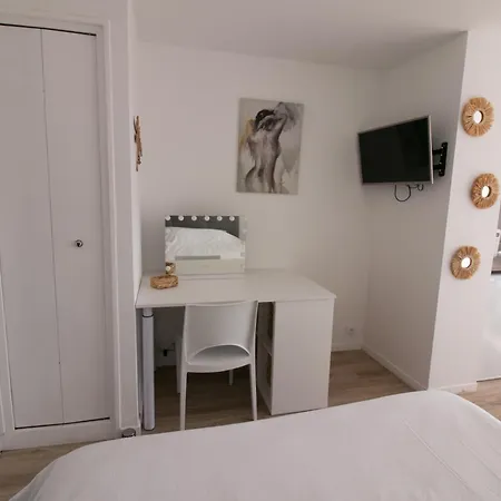 Cap D'agde Naturiste Heliopolis - Plume *