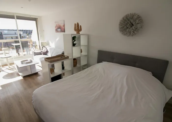 Cap D'agde Naturiste Heliopolis - Plume آجد